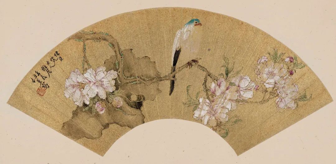 Fleurs et oiseaux sur éventail” par Ren Xun, dynastie Qing