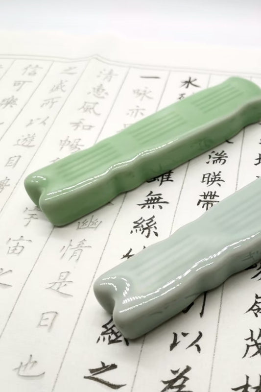 Presse-papier et support de pinceau en céramique en forme de Guzheng